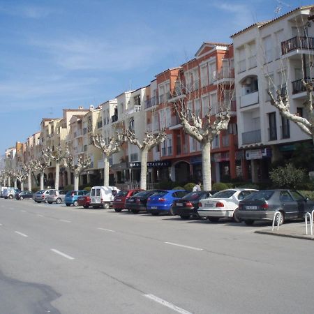 Apartamento Apartamento renovado, luminoso, a 300m de la playa Ampuriabrava Exterior foto